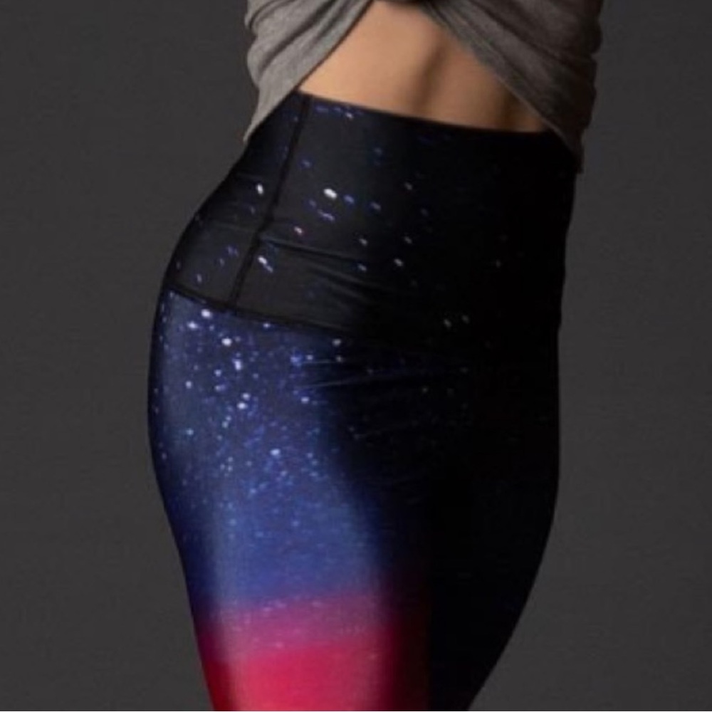 Emily HSU | Sunset Stars Yoga High Rise Leggings - Picture 2 of 6